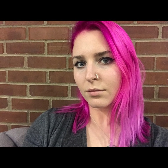 Meet your Posher, Emily - Picture 5 of 7